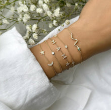 Load image into Gallery viewer, Single Bezel Diamond Bracelet